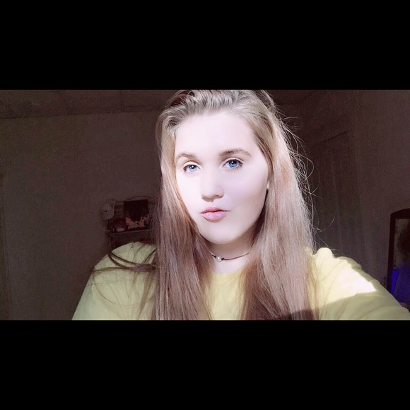 Meet your Posher, Ava - Picture 1 of 1